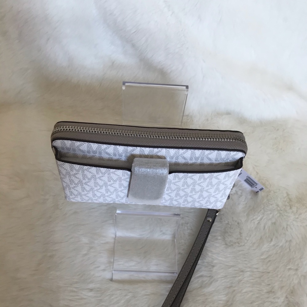 Michael Kors Jet set Travel MD ZA phone Holder - Picture 3 of 6